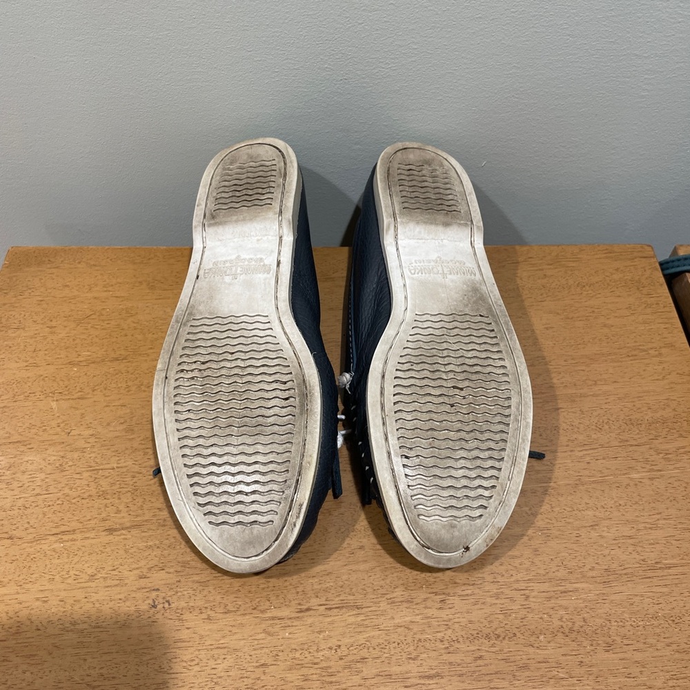 Minnetonka Thunderbird Beaded Boat Moccasins Size 10 Women’s Navy Blue Leather - Picture 4 of 5